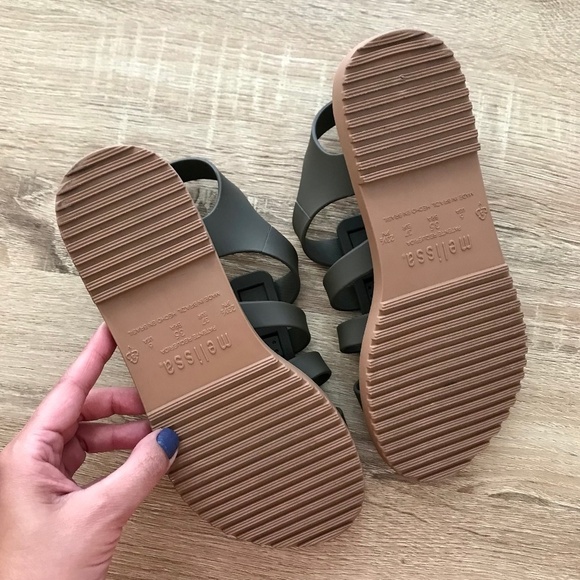 Like new MELISSA FLOX BUCKLE JELLY WOMEN' SANDALS 6 OLIVE - Picture 3 of 5
